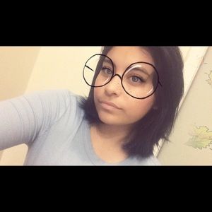 Meet your Posher, Elisa